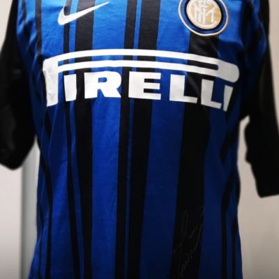 ¡La camiseta de Inter, firmada por Javier Zanetti!