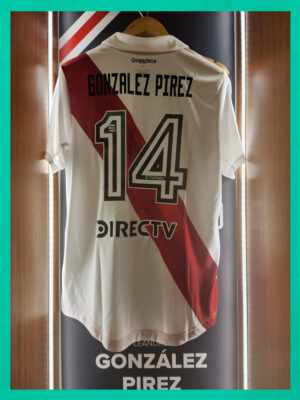 Camiseta usada y autografiada por Leandro González Pirez