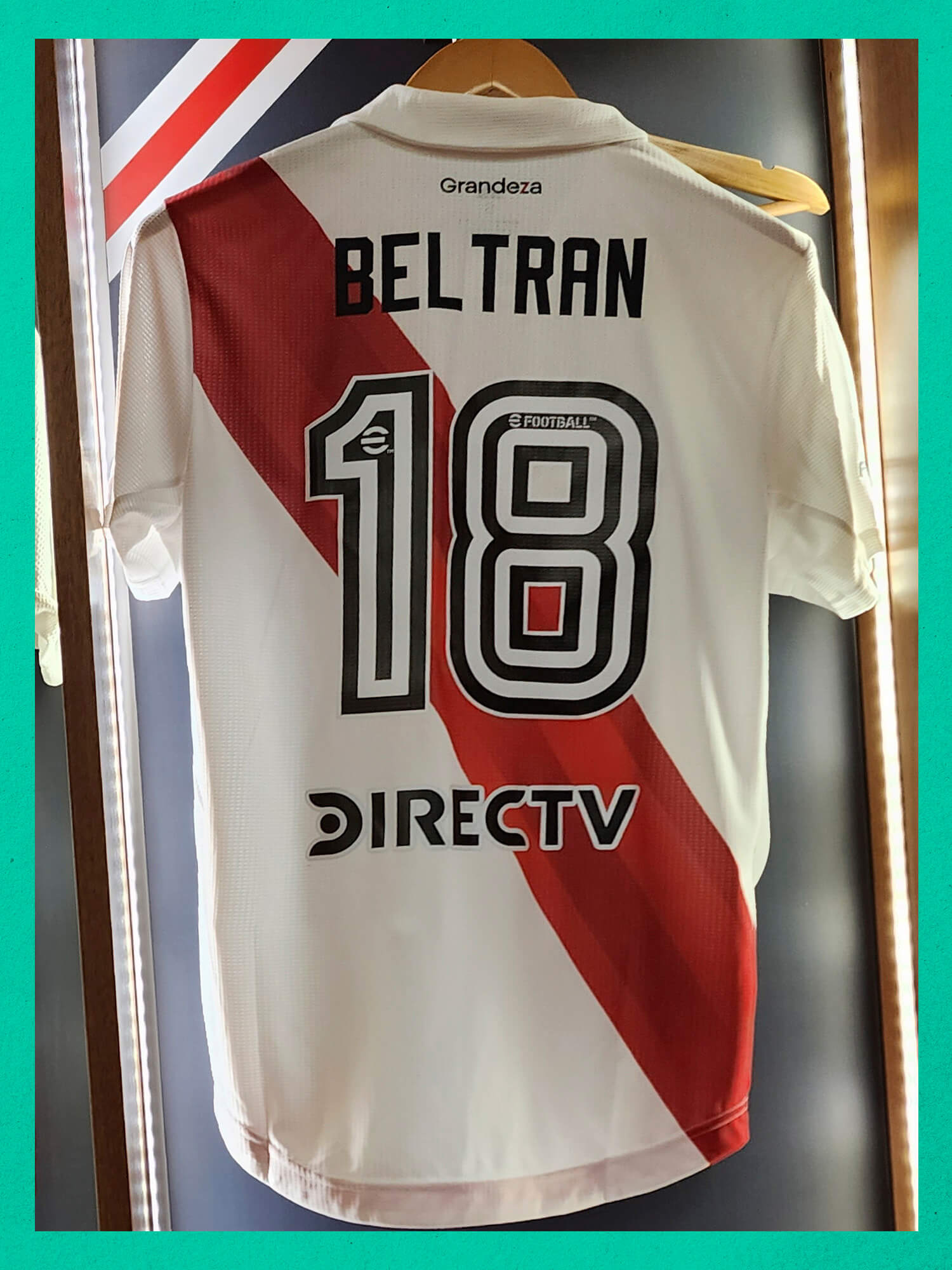 Camiseta usada y autografiada por Lucas Beltrán