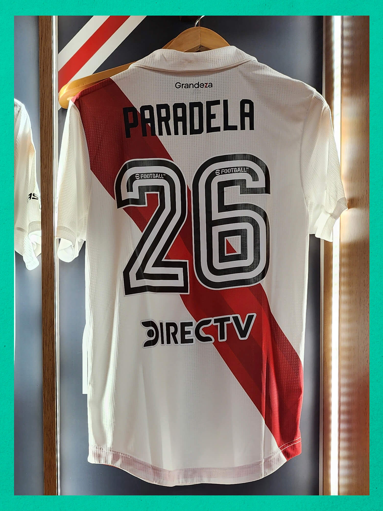 Camiseta usada y autografiada por José Paradela
