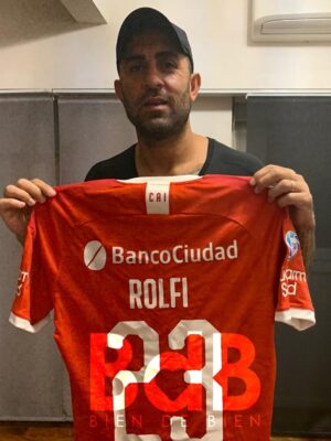 Camiseta de Independiente autografiada por el Rolfi Montenegro