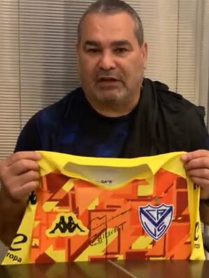 Camiseta de arquero Kappa, firmada por José Luis Chilavert.