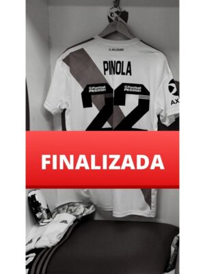 Subastá por la camiseta de River Plate, usada y autografiada por Javier Pinola
