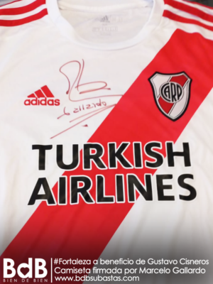 ¡La camiseta de River, firmada por Marcelo Gallardo!