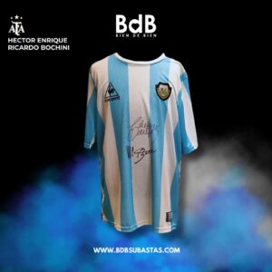 Camiseta Argentina 30 aniversario firmada por Enrique y Bochini