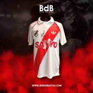 Camiseta de River Plate firmada por Enzo Francescoli