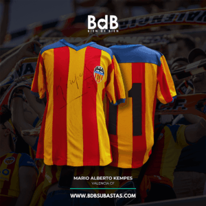 SUBASTA EN DÓLARES: Valencia 1979 firmada por Mario Kempes