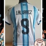 Argentina signed shirt: Argentina firmada por Julián Álvarez